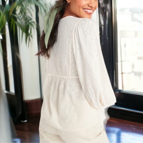 Old Navy cream eyelet long sleeve blouse - Picture 2 of 16